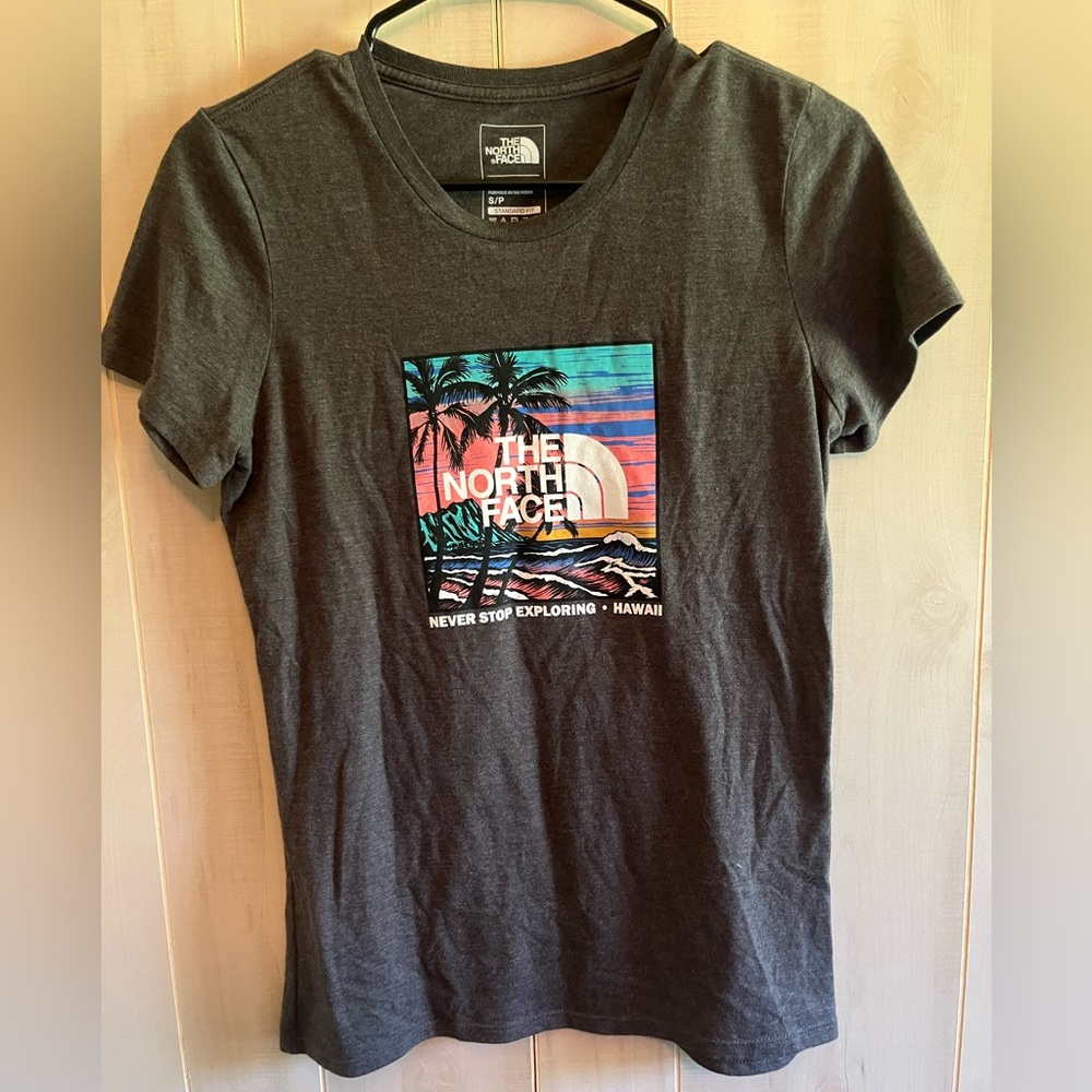 The North Face never stop exploring Hawaii Tee